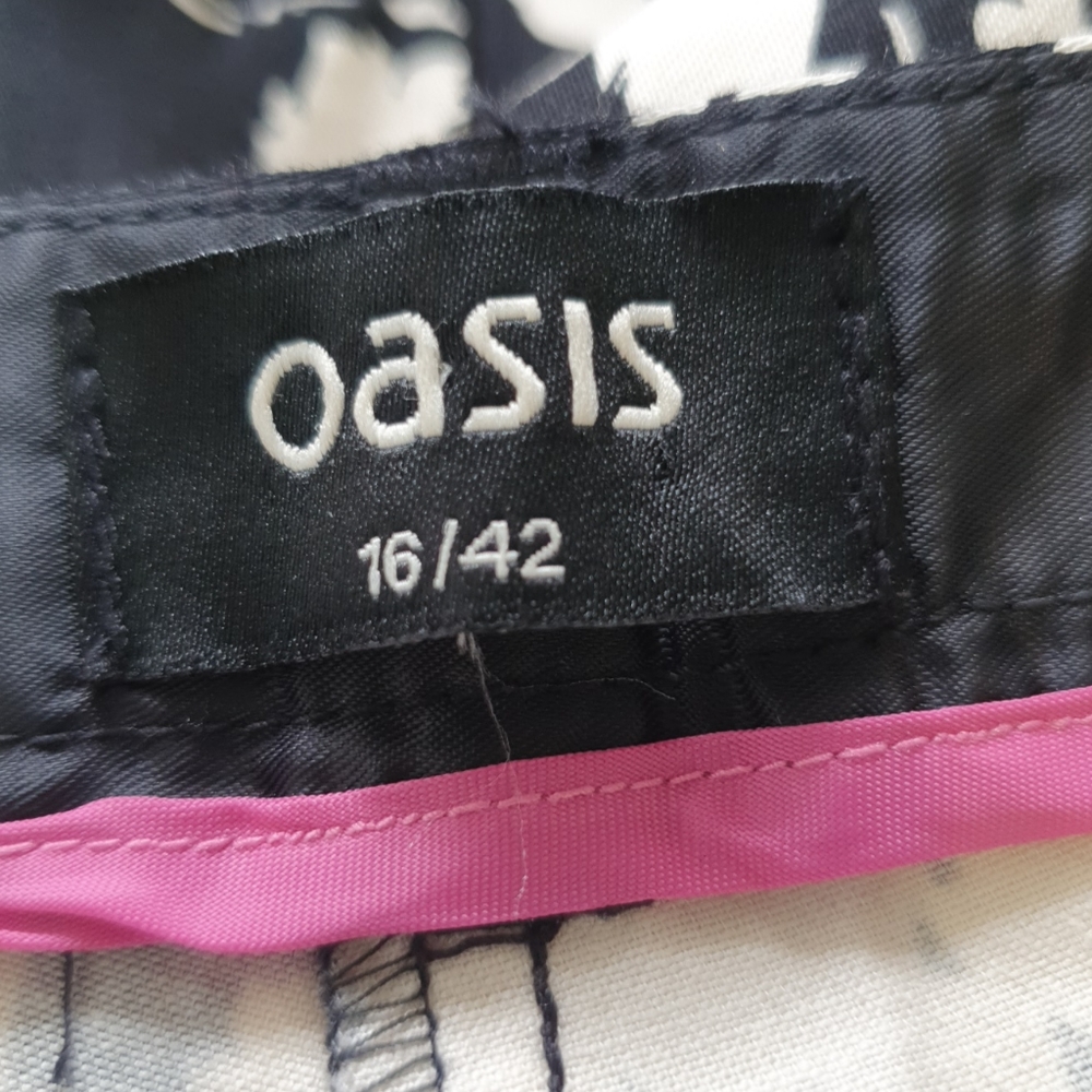 BNWT Ladies OASIS 98% Cotton Black / Cream Floral Trousers Size UK 16 - Picture 4 of 5